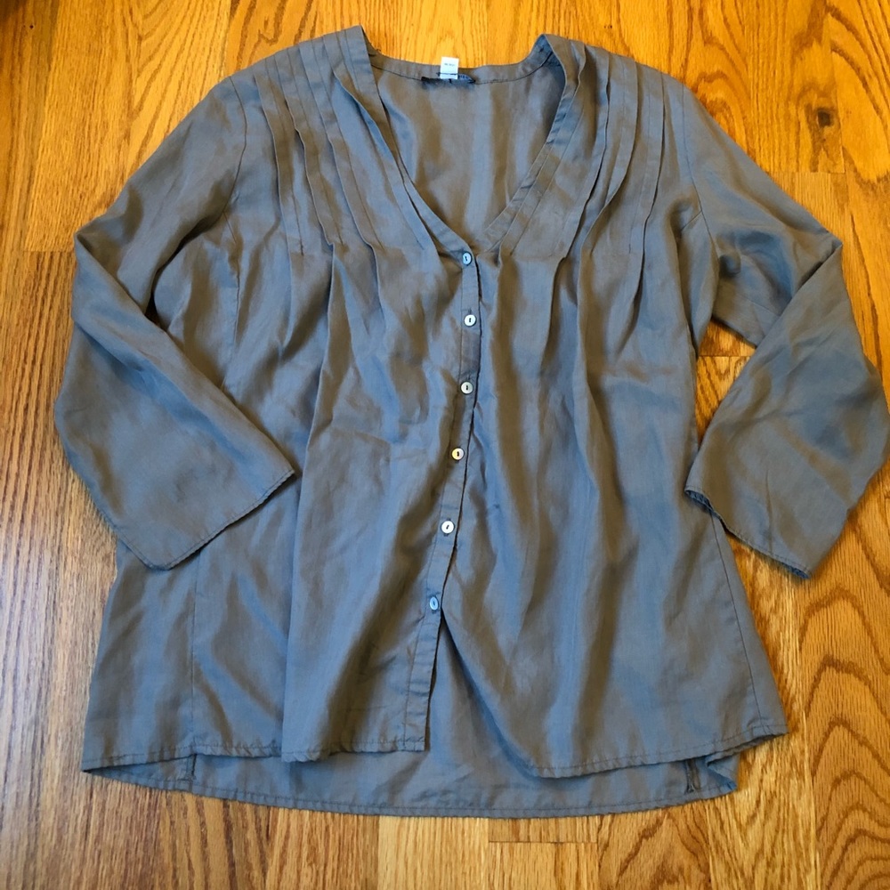 Eileen Fisher gray v-neck button down pleated blouse size small